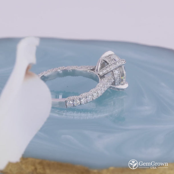 Round Cut Art Deco Vintage Engagement Ring